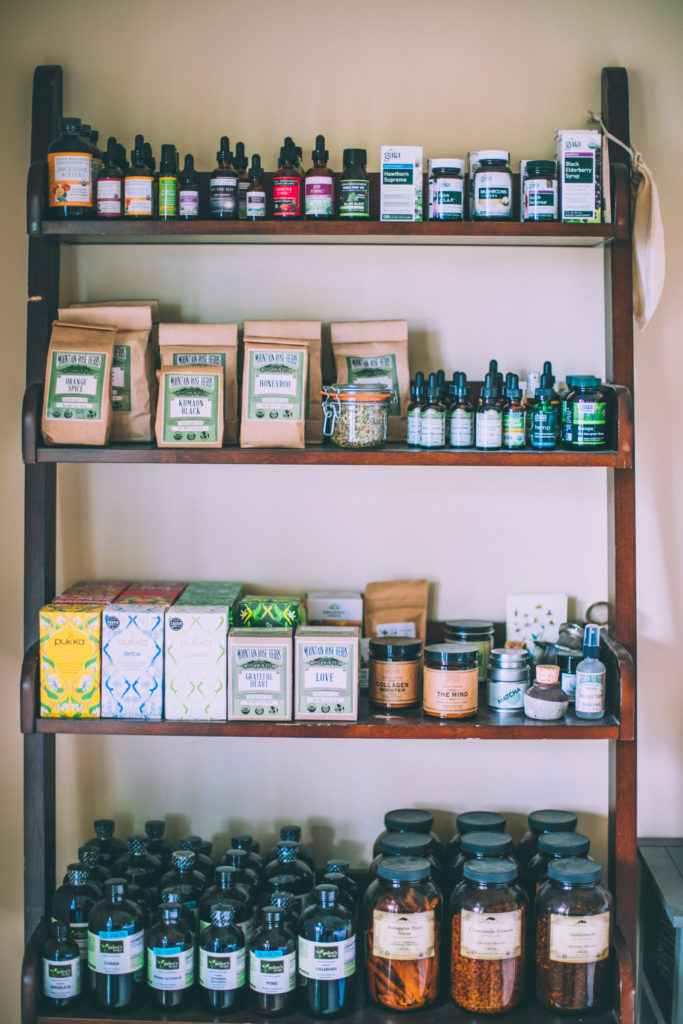 How to Build a Home Apothecary: using dried herbs, tinctures